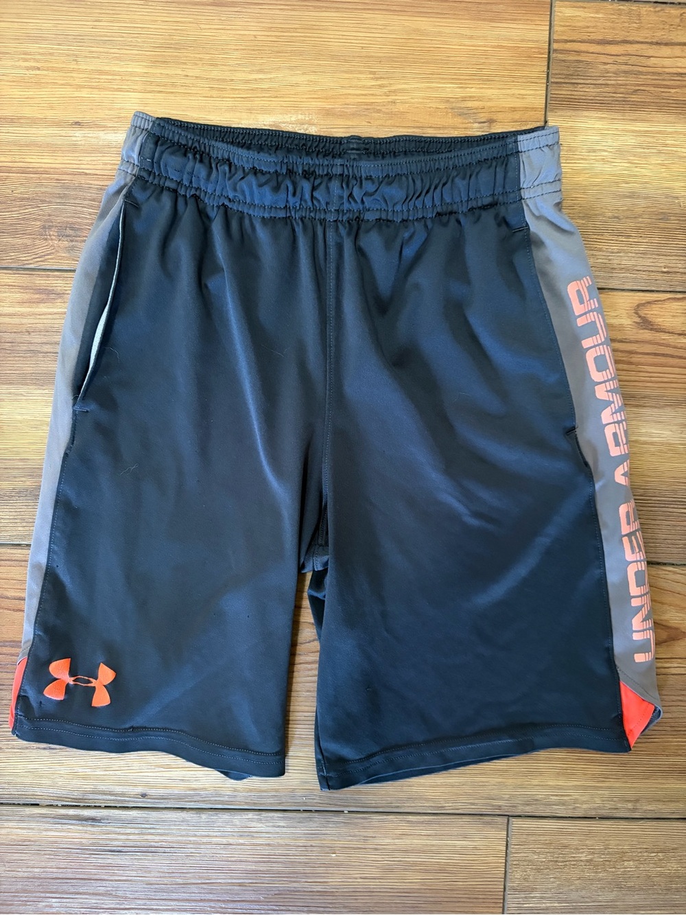 Boys Size Small Gray and Orange Under Armour Shorts